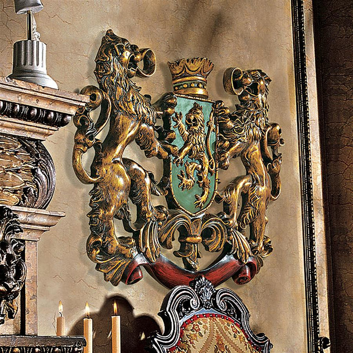 HERALDIC ROYAL LIONS COAT OF ARMS PLAQUE